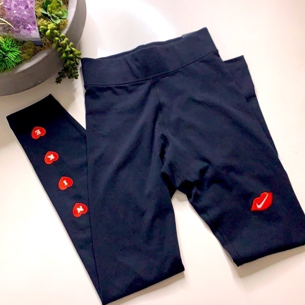 Nike Smooch red Lips love legging black heart logo women’s XS nwt new with tags